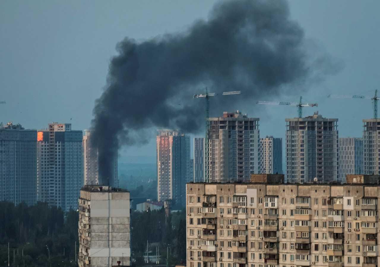 Smoke rises after a Russian missile strike, amid Russia's attack on Ukraine, in Kyiv, Ukraine, May 18. Photo: Reuters