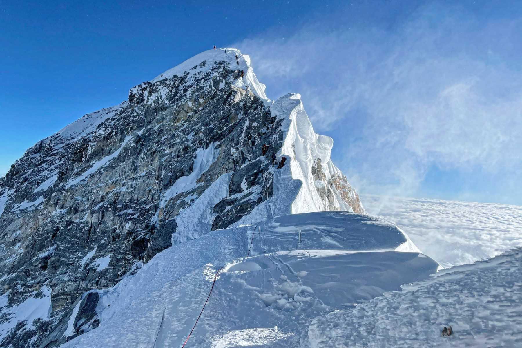 Mountaineers ascend the South face to summit Mount Everest in Nepal. Photo: AFP
