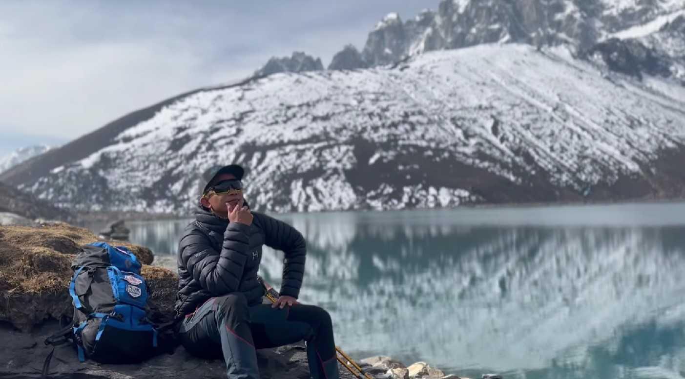 Tangkap layar menunjukkan pendaki Orang Kurang Upaya (OKU) pendengaran Muhammad Hawari Hashim, 33 yang dilaporkan hilang di kawasan pergunungan Everest. Gambar: Facebook