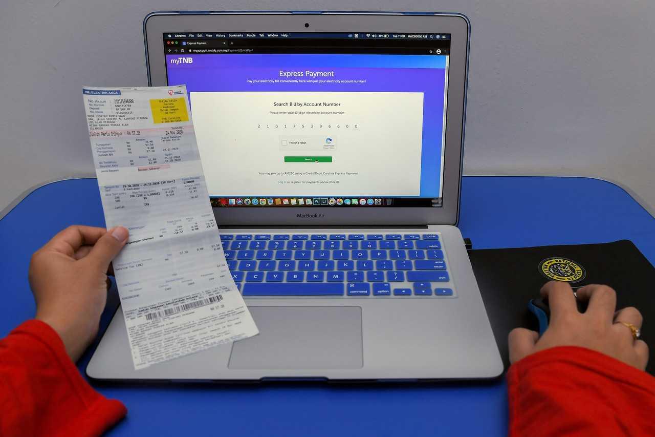 The government will announced the revised electricity tariff for domestic users in the high-income bracket soon. Photo: Bernama