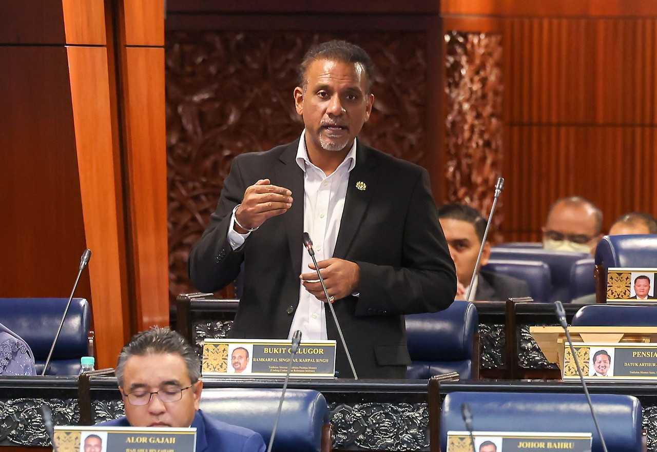Timbalan Menteri di Jabatan Perdana Menteri (Undang-undang dan Reformasi Institusi) Ramkarpal Singh berucap di Dewan Rakyat, 22 Mac. Gambar: Bernama