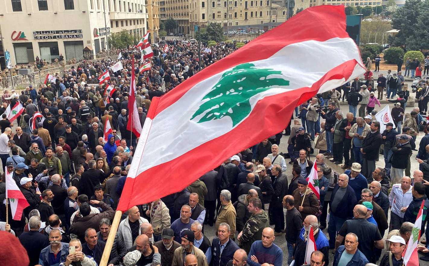 Demonstrators gather during a protest over the deteriorating economic situation, at Riad al-Solh square in Beirut, Lebanon March 22. Photo: Reuters