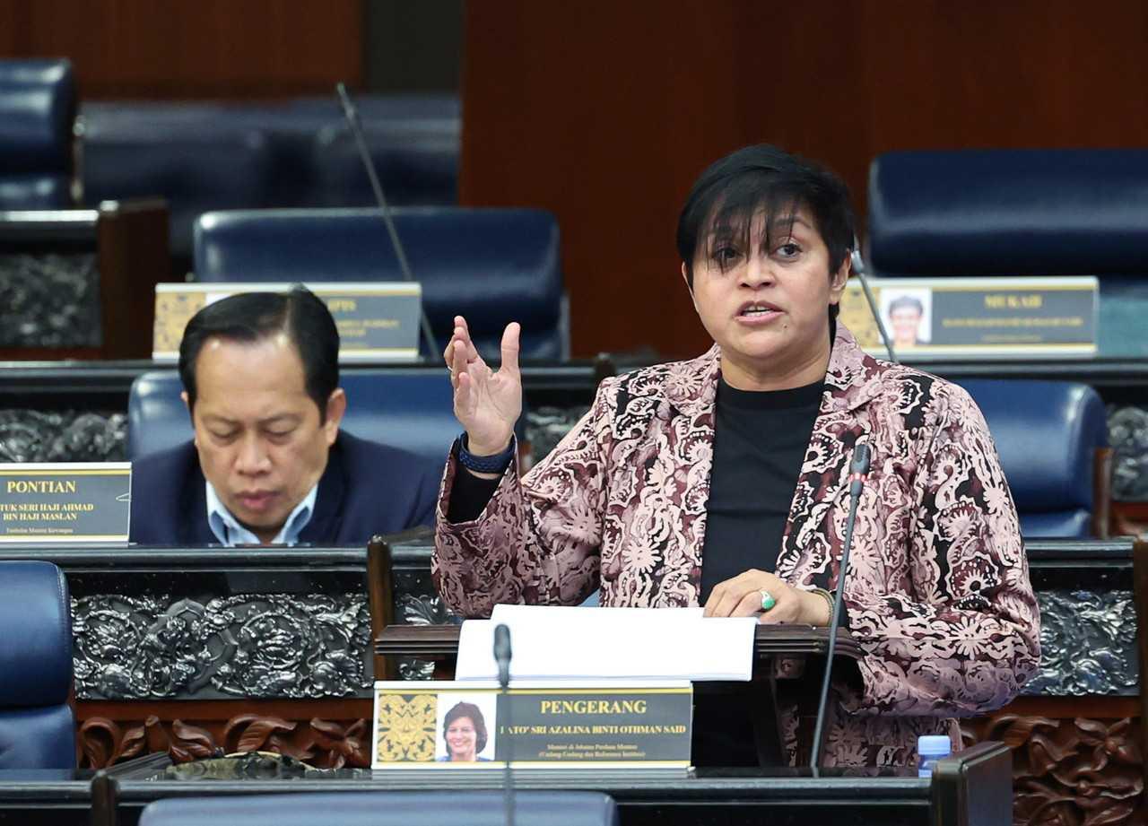 Minister in the Prime Minister’s Department (Law and Institutional Reform) Azalina Othman Said presenting the Insolvency (Amendment) Bill 2023 in the Dewan Rakyat today. Photo: Bernama