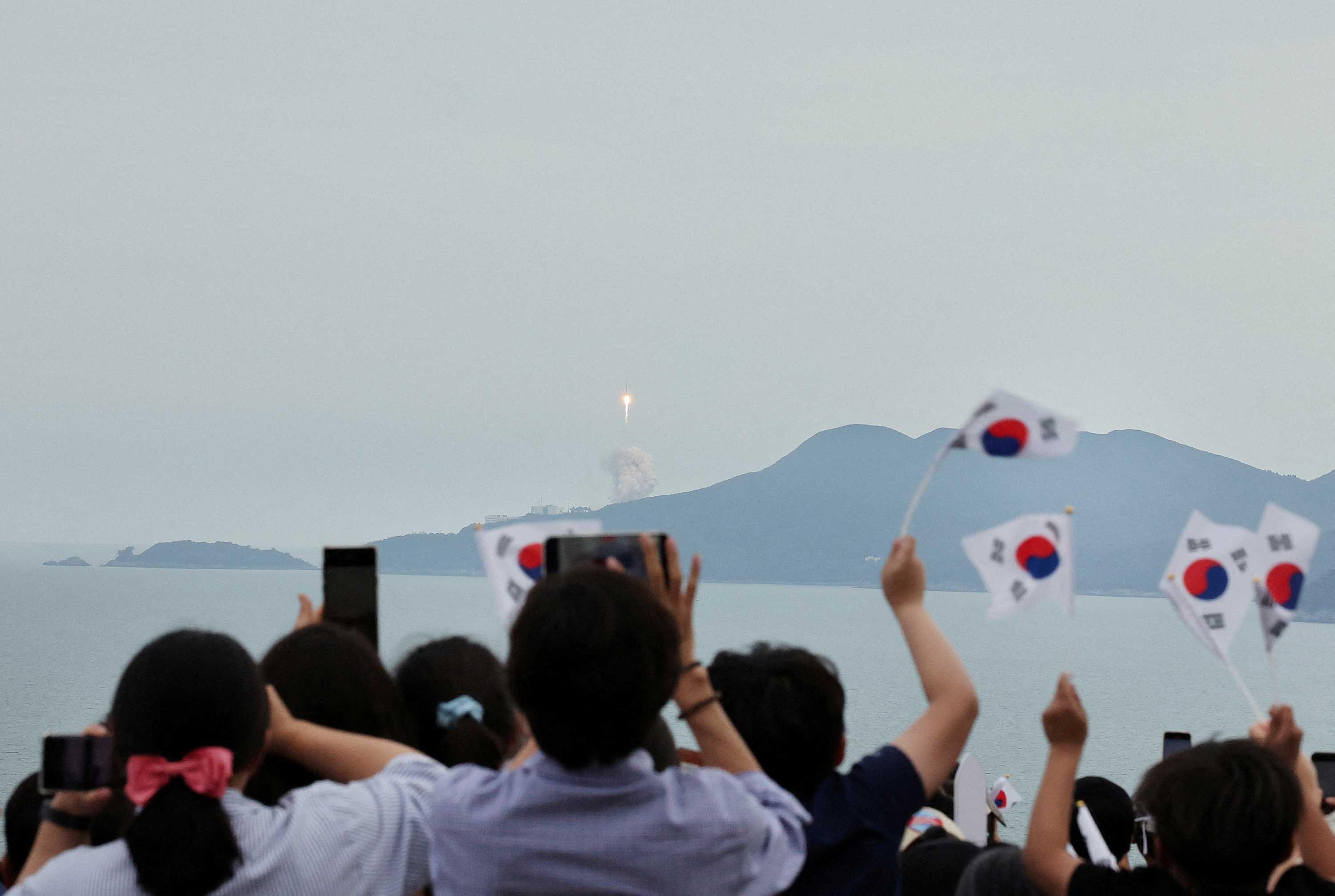 People watch the launch of South Korea’s homegrown Nuri space rocket in Goheung, South Korea May 25. Photo: Reuters