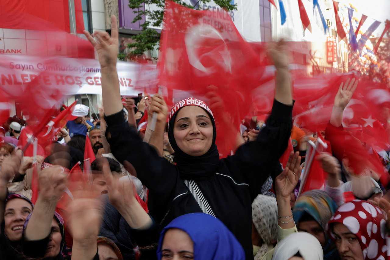 Supporters of Turkish President Tayyip Erdogan attend a rally, ahead of the May 28 presidential runoff vote, in Istanbul, Turkey, May 26. Photo: Reuters