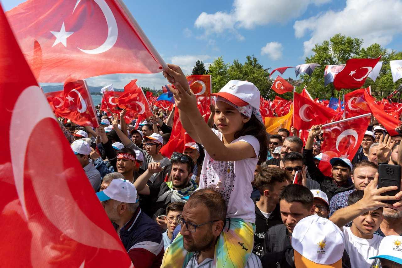 Supporters of Turkish President Tayyip Erdogan attend a rally, ahead of the May 28 presidential runoff vote, in Istanbul, Turkey, May 27. Photo: Reuters