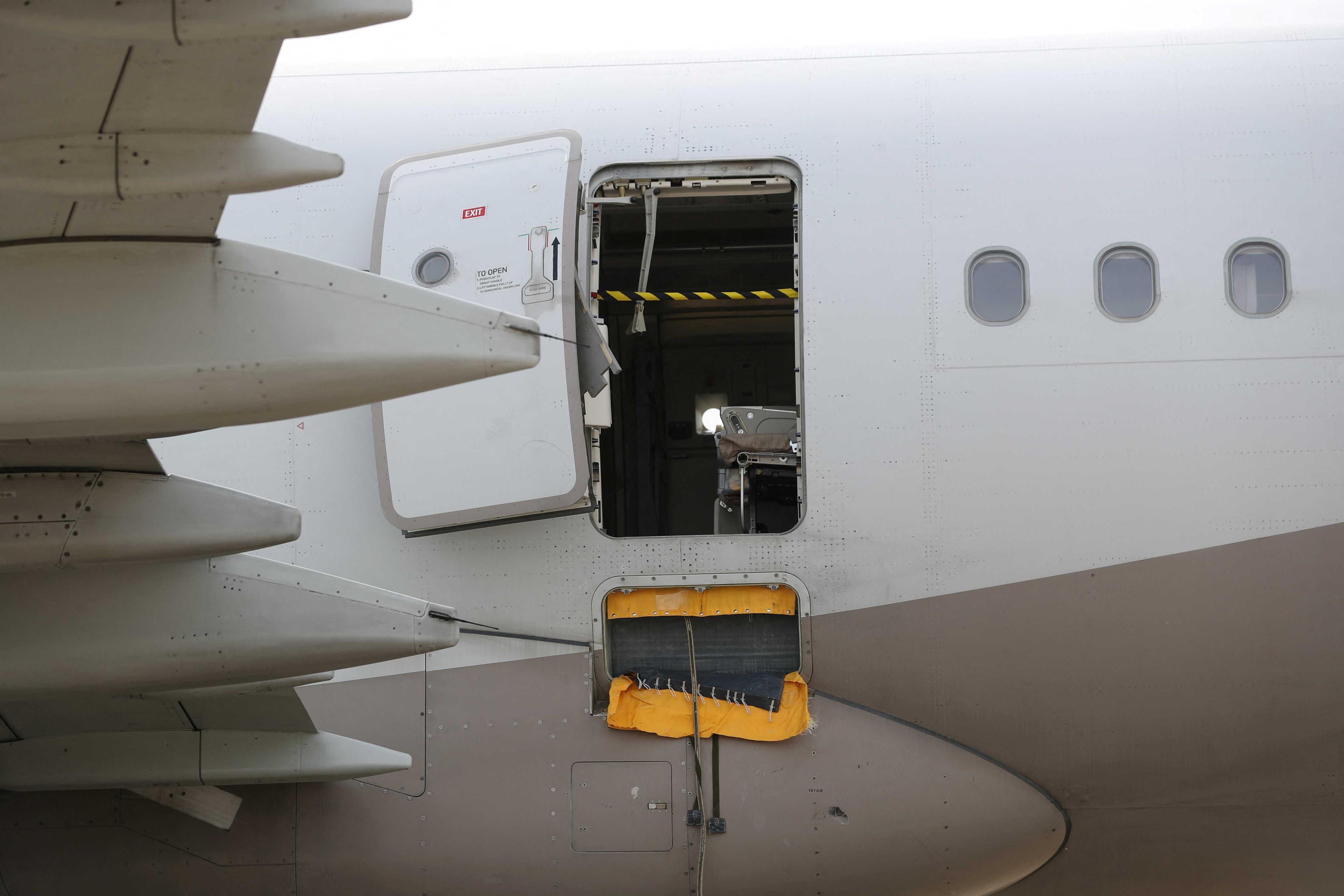 Asiana Airlines' Airbus A321 plane, of which a passenger opened a door on a flight shortly before the aircraft landed, is pictured at an airport in Daegu, South Korea May 26. Photo: Reuters