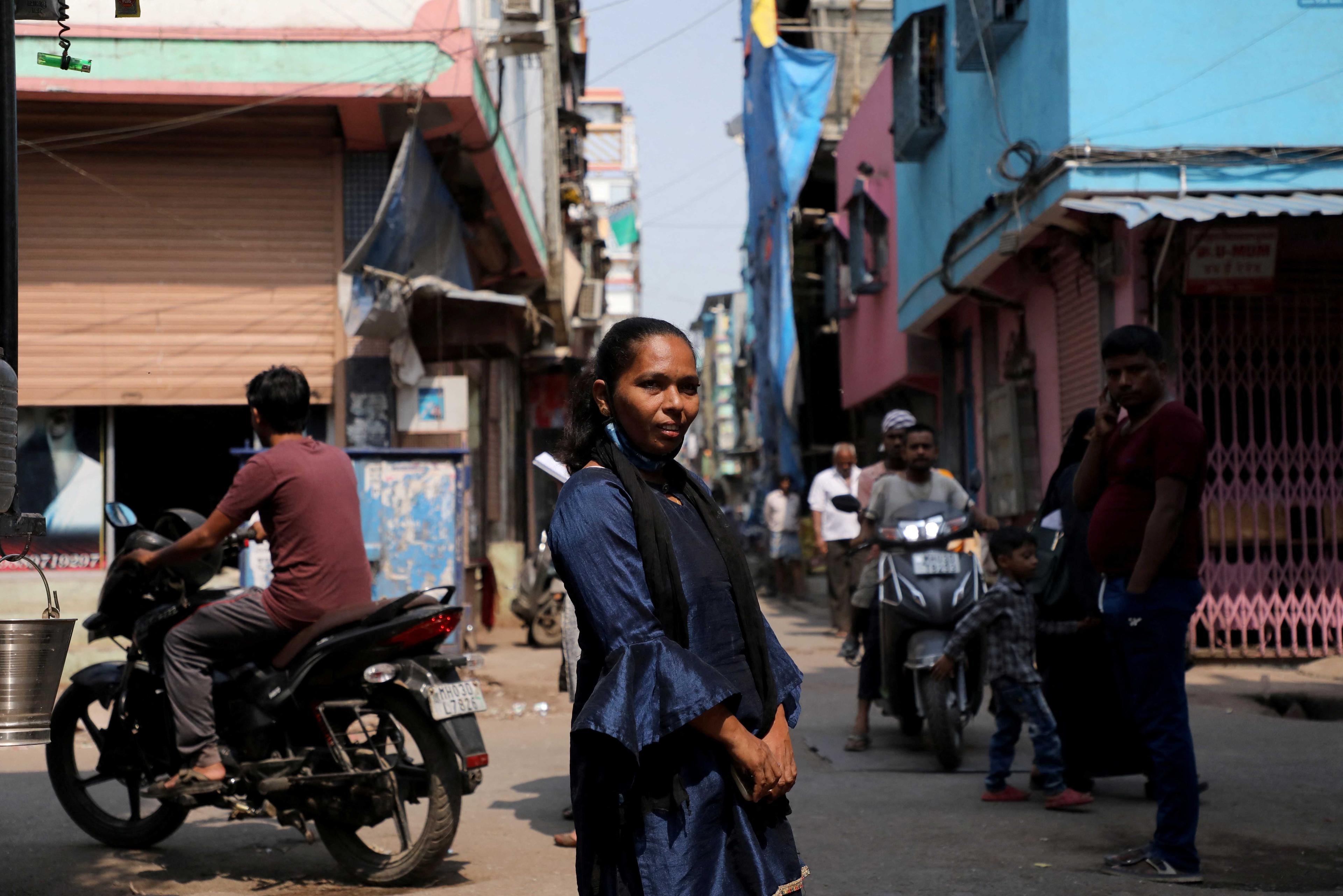 A woman poses for a photograph at a slum area in Mumbai, India, April 20. Photo: Reuters