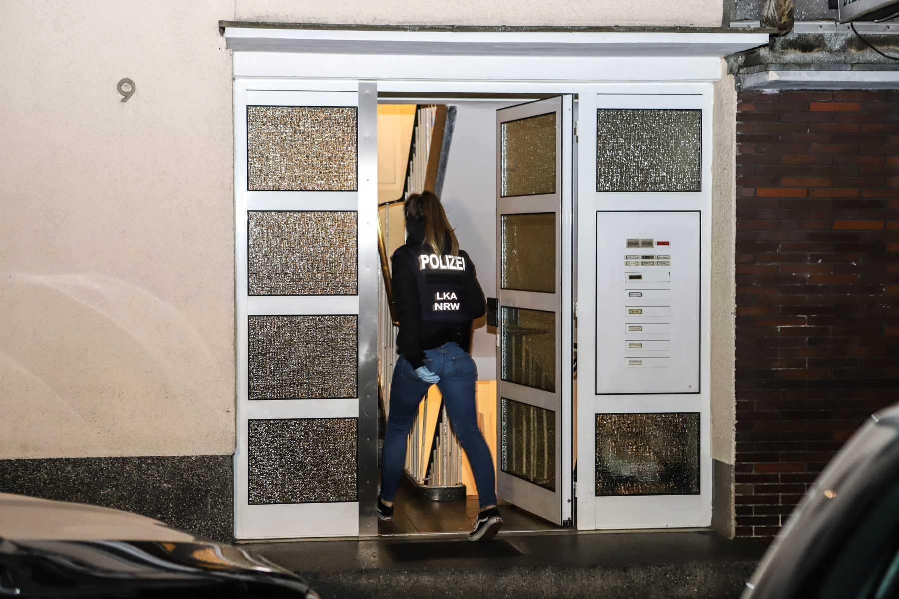 Police enter a residential house in Hagen, western Germany, on May 3, as part of a 'wide-scale' operation against the notorious Italian 'Ndrangheta mafia across Europe. Photo: AFP