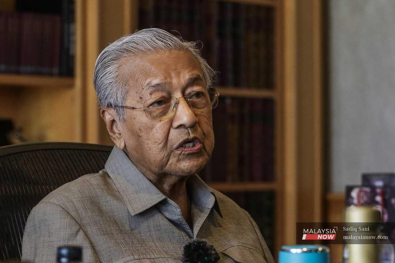 Bekas perdana menteri Dr Mahathir Mohamad.