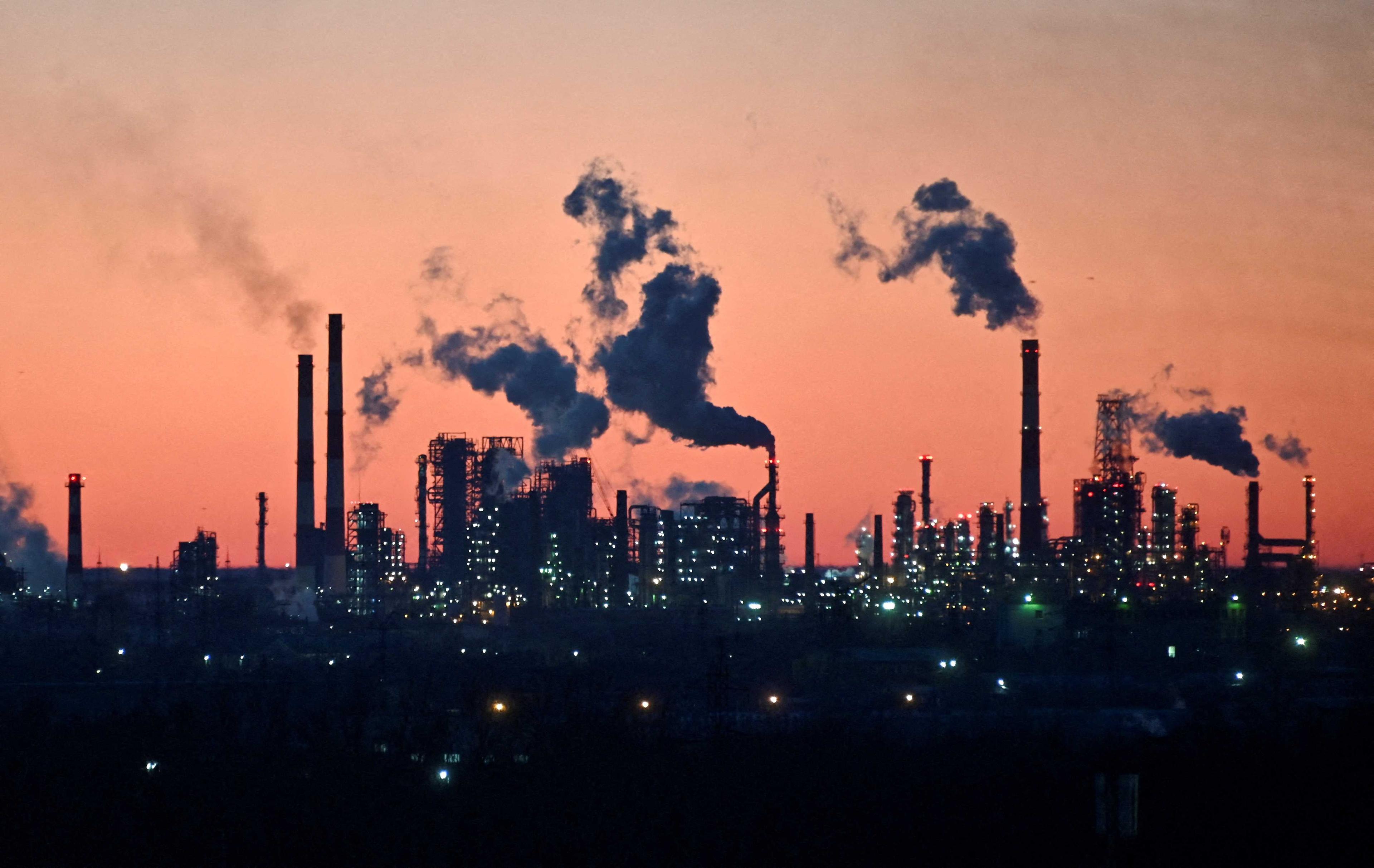 A general view shows a local oil refinery during sunset in Omsk, Russia March 16, 2022. Photo: Reuters