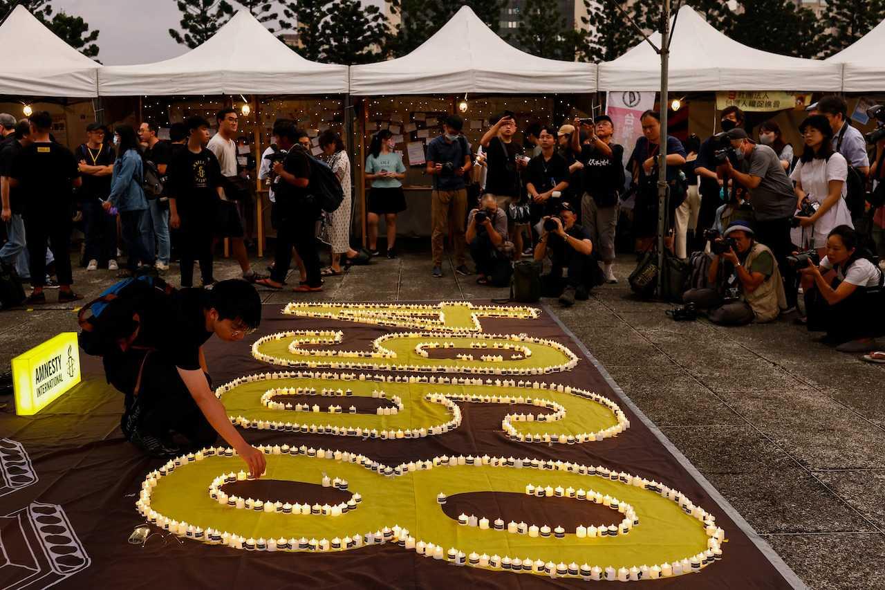 A person puts down a candle during an event marking the 34th anniversary of China's 1989 crackdown on pro-democracy protesters around Beijing's Tiananmen Square, in Taipei, Taiwan, June 4. Photo: Reuters