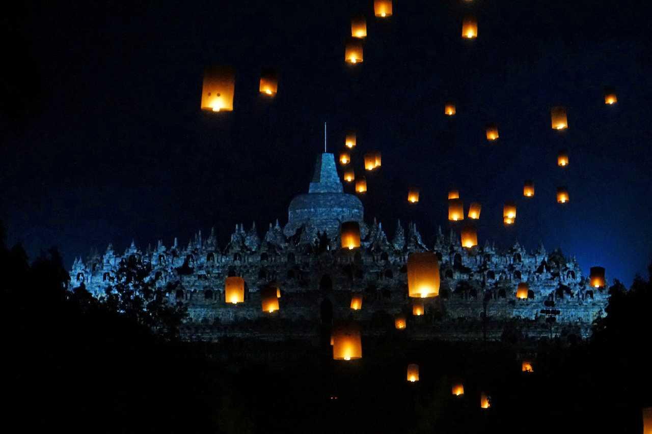 Paper lanterns fly near Borobudur temple during the festival to mark Wesak Day in Magelang, Central Java province, Indonesia. Photo: Reuters
