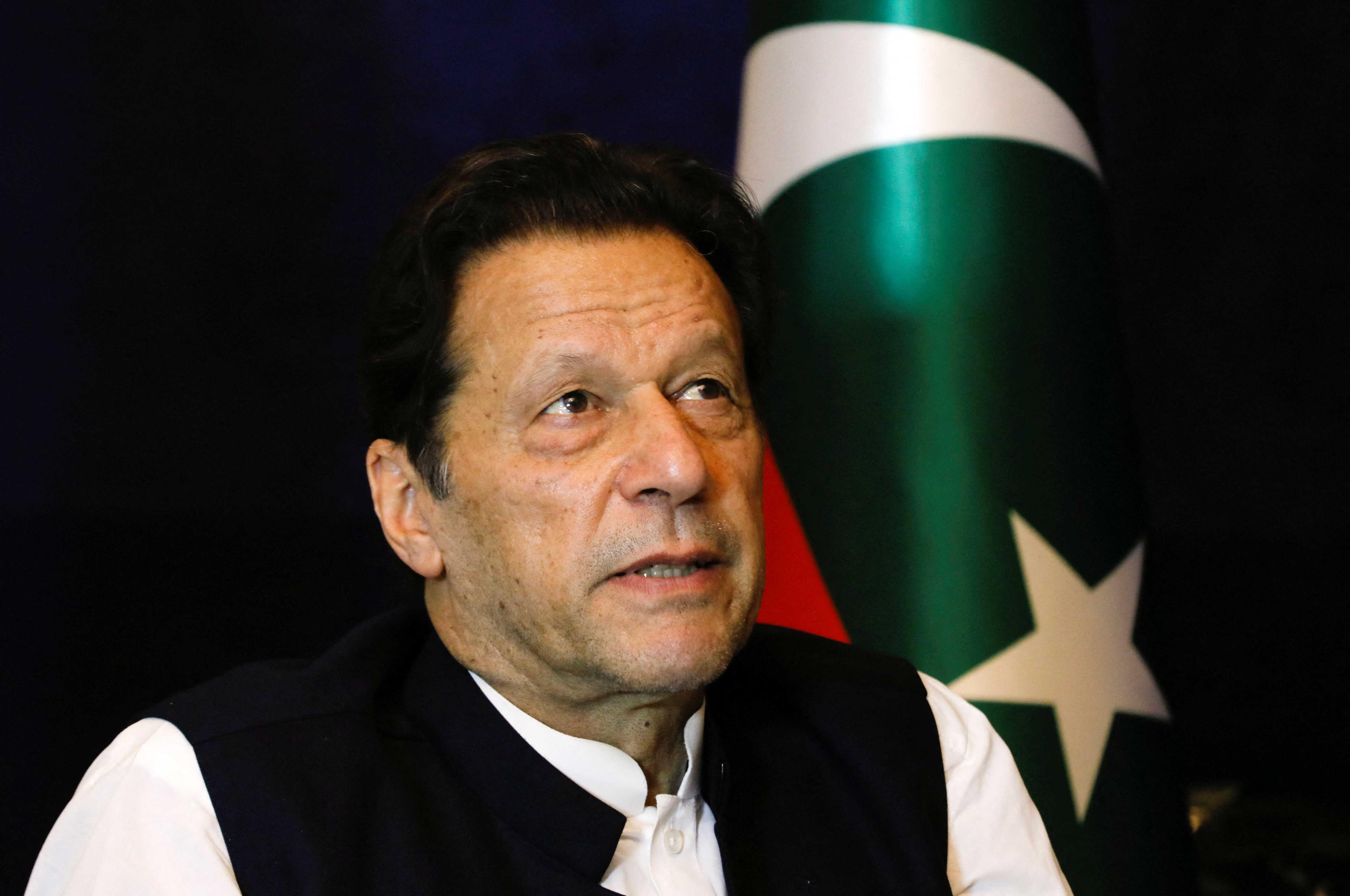 Bekas perdana menteri Pakistan Imran Khan berhenti seketika ketika bercakap dengan Reuters semasa wawancara, di Lahore, Pakistan 17 Mac. Gambar: Reuters