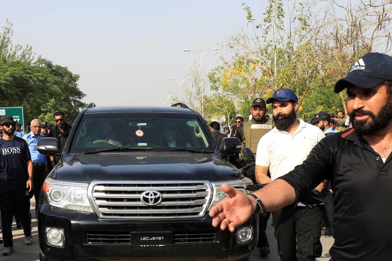 Private security guards escort a vehicle carrying Pakistan's former prime minister Imran Khan, as he leaves the Anti Terrorism Court in Islamabad, Pakistan, June 8. Photo: Reuters