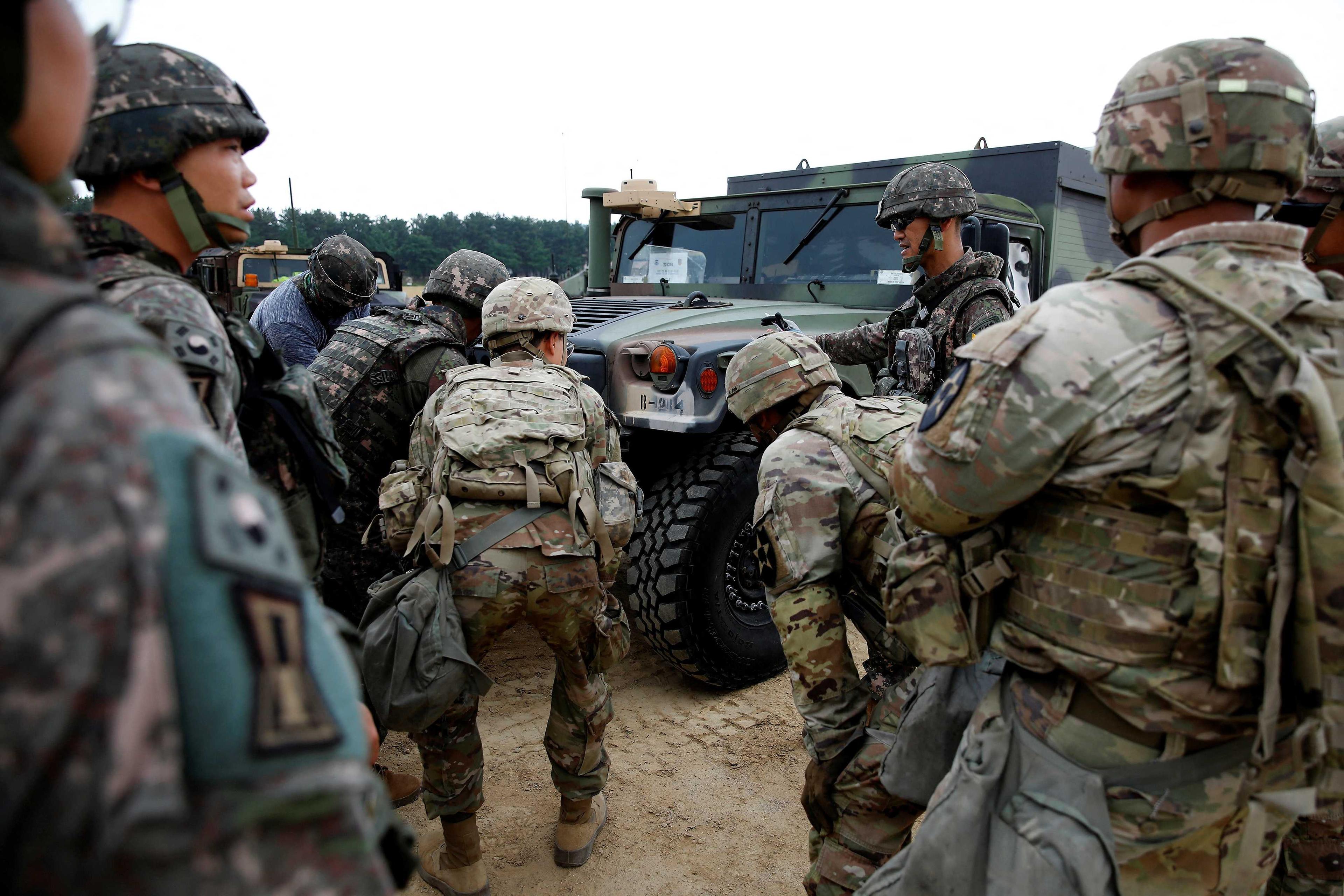 The South Korean 1st Army Military Support Brigade Soldiers and the US Army's 2nd Infantry Division participate in a CDEx (Combined Distribution Exercise) in Pohang, South Korea on June 13. Photo: Reuters