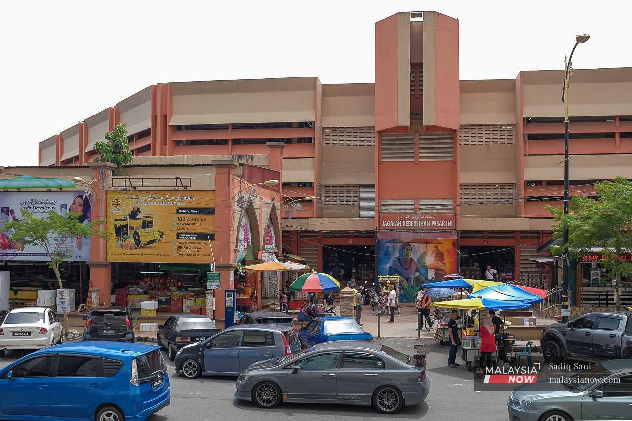 An external view of the famous Siti Khadijah market in the centre of Kota Bharu city. 