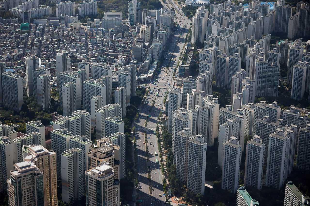 An aerial view shows apartment complexes in Seoul, South Korea, Oct 5, 2020. Photo: Reuters
