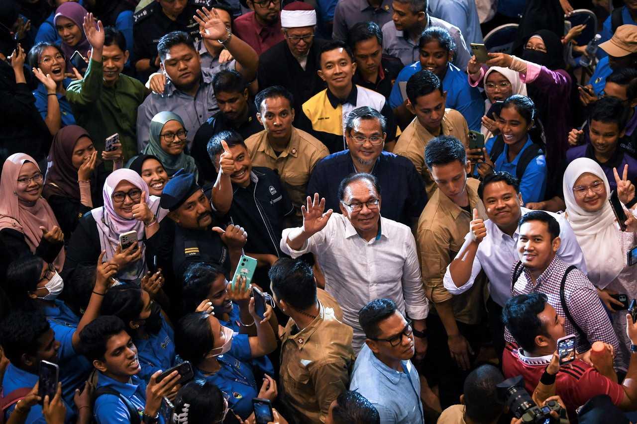 Prime Minister Anwar Ibrahim waves during an event at Universiti Sains Islam Malaysia in Nilai, June 24. Photo: Bernama