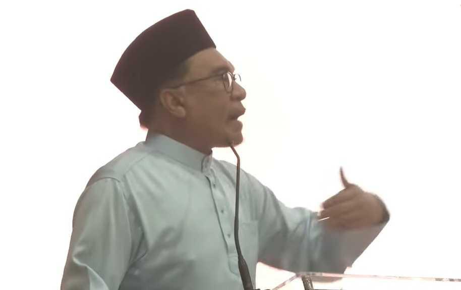 Prime Minister Anwar Ibrahim speaks at the Dewan Majlis Bandaraya Seremban in Negeri Sembilan today.