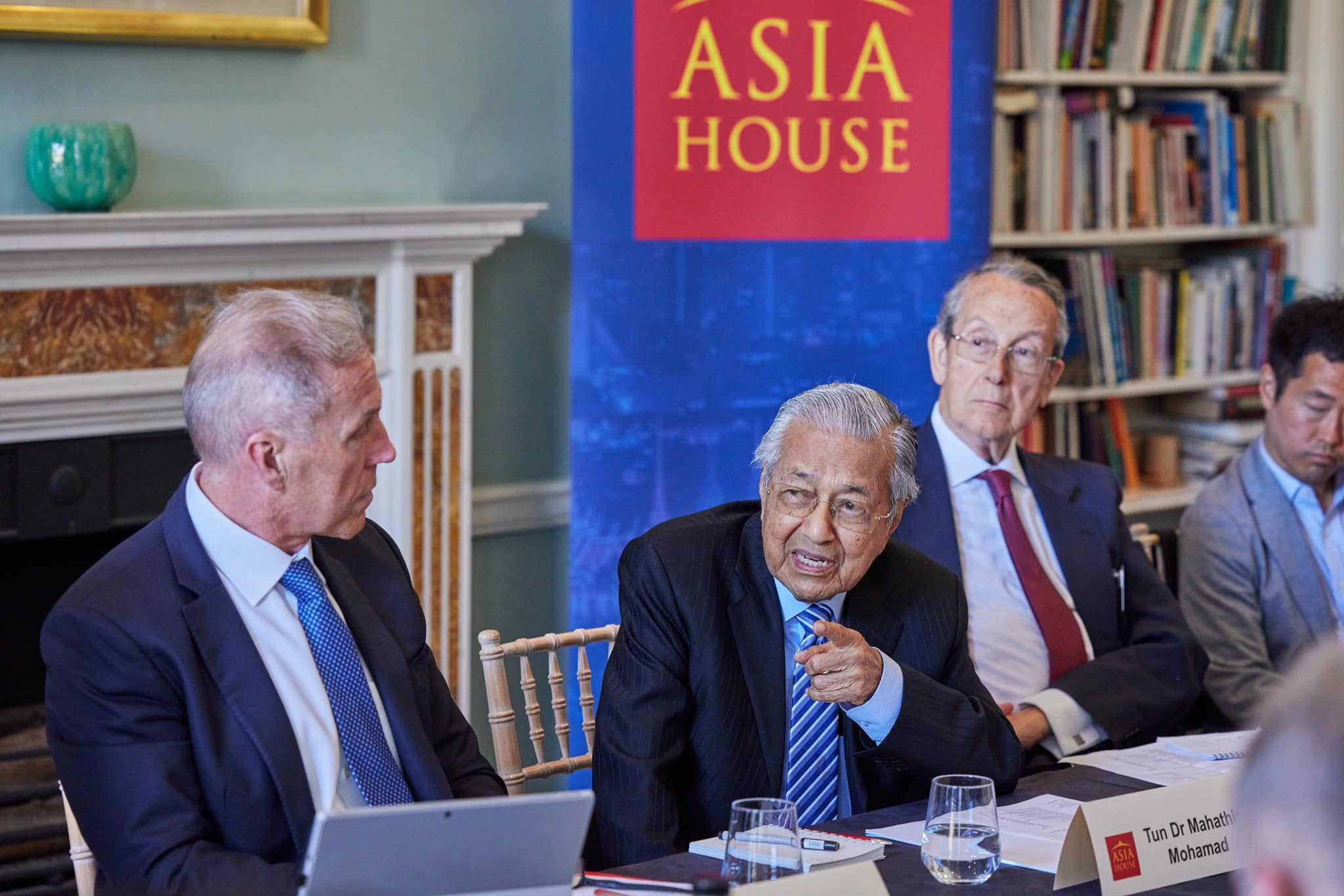 Mahathir dijemput untuk berucap di Asia House, sebuah badan pemikir yang berunding dengan kerajaan di Asia, Timur Tengah dan Eropah. Gambar: Dr Mahathir Mohamad