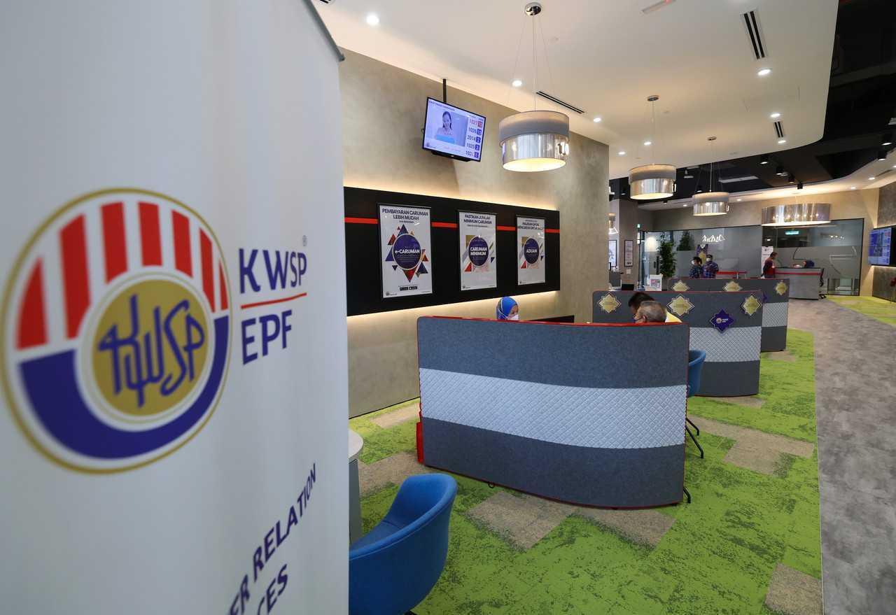 Ruang khidmat pelanggan yang terdapat di Menara KWSP Kwasa Damansara. Gambar: Bernama