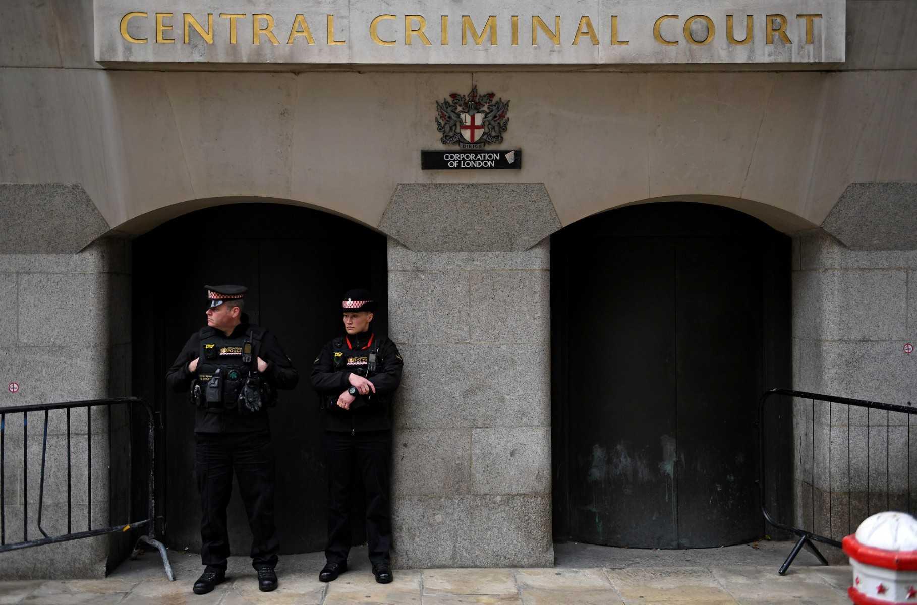 Police officers stand on duty outside the Old Bailey, England's Central Criminal Court, in London on Sept 30, 2021. Photo: Reuters