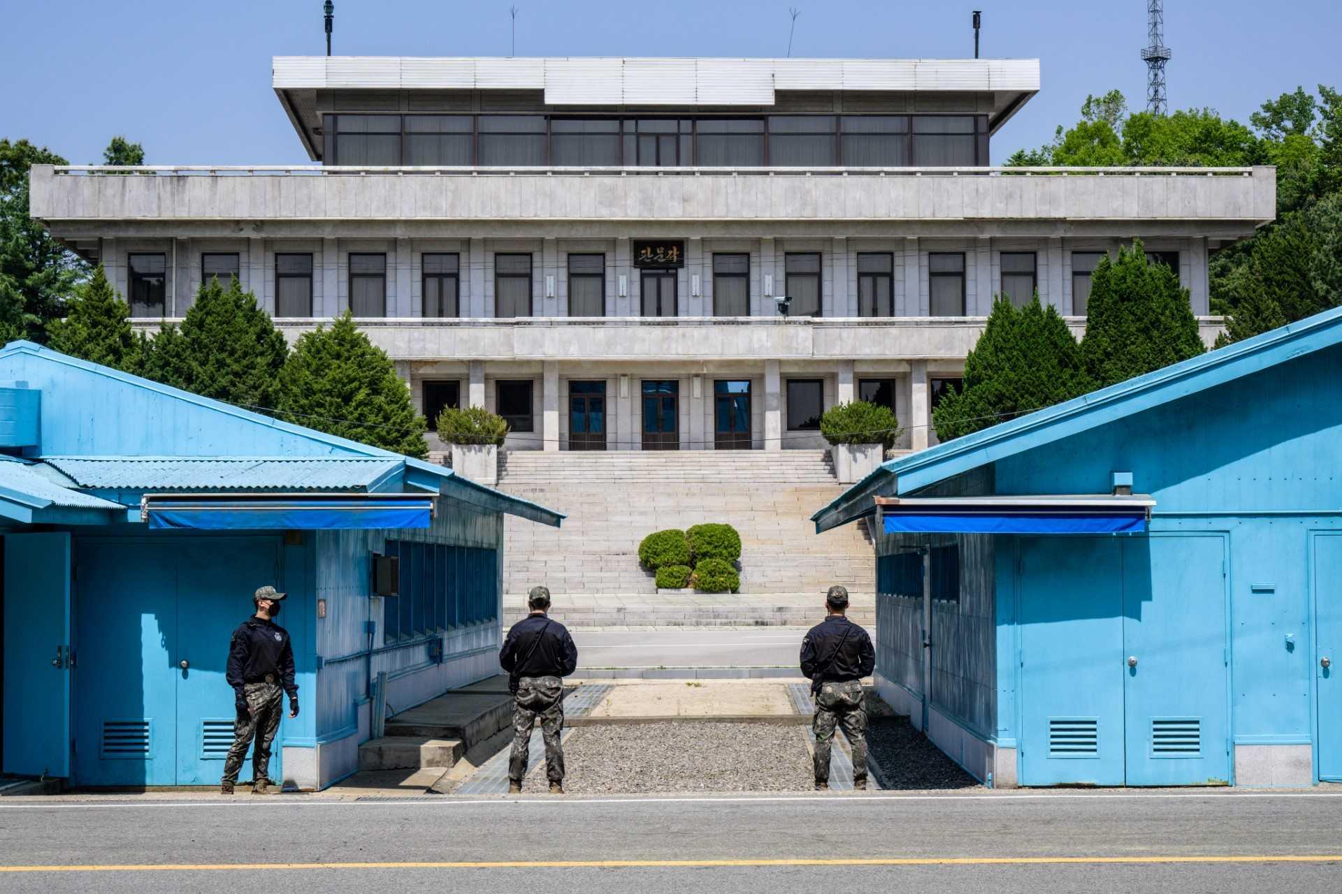 In this photo taken on May 9, South Korean soldiers stand guard as they face North Korea's Panmon Hall (back) at the truce village of Panmunjom in the Joint Security Area (JSA) of the Demilitarized Zone (DMZ) separating North and South Korea. Photo: AFP