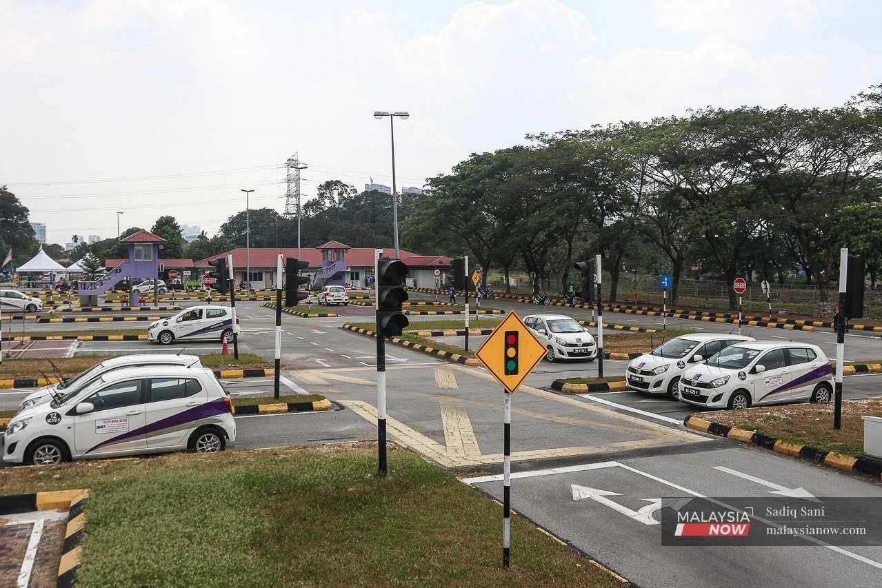 Sebuah sekolah latihan memandu yang terletak di Taman Melawati, Kuala Lumpur.