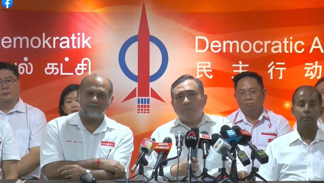 Setiausaha Agung DAP Anthony Loke bersama pemimpin parti lain semasa sidang media mengumumkan calon parti itu untuk Pilihan Raya Negeri akan datang hari ini. Gambar: Facebook