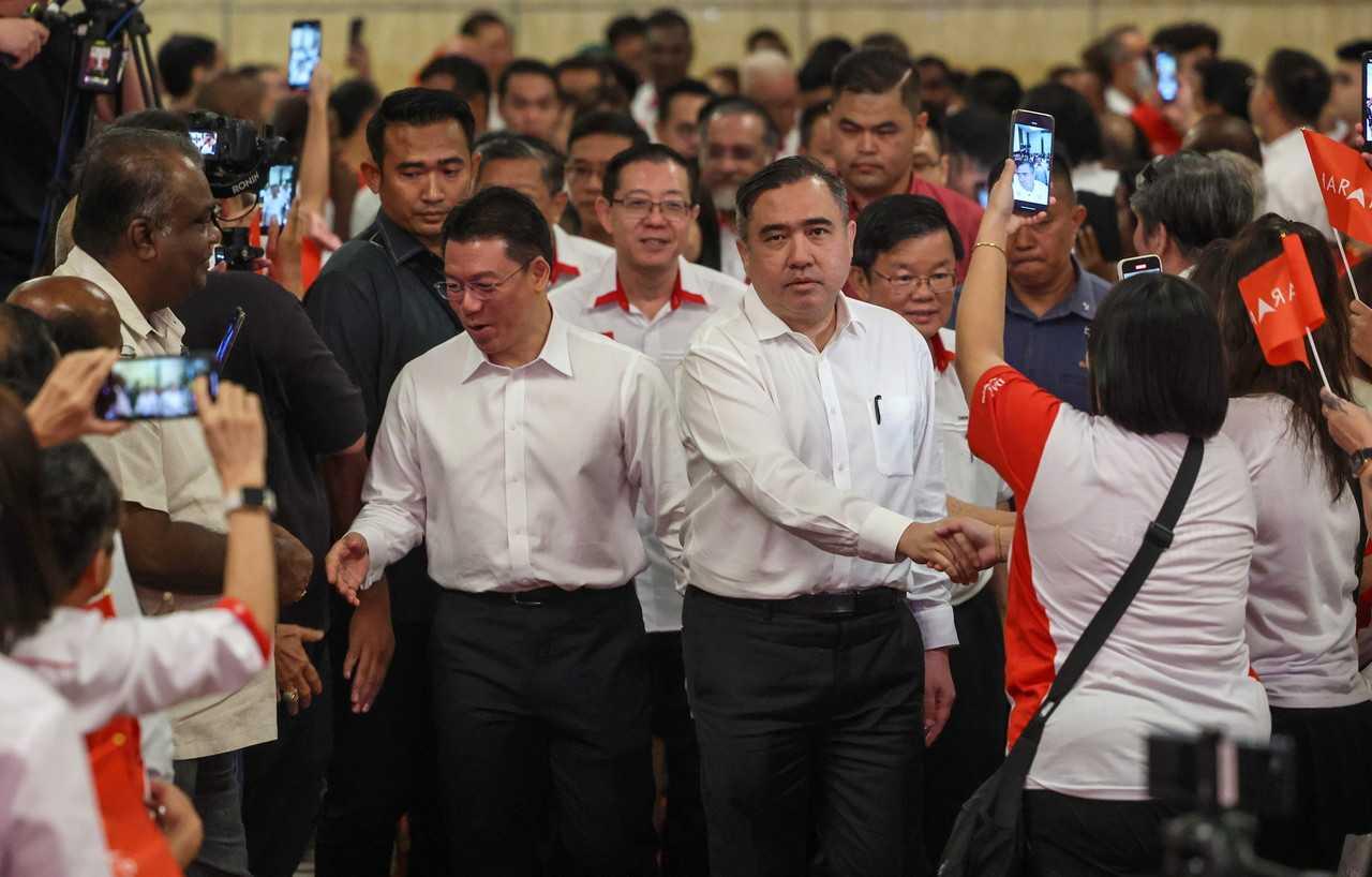 DAP secretary-general Anthony Loke with Nga Kor Ming (left) and Penang Chief Minister Chow Kon Yeow.