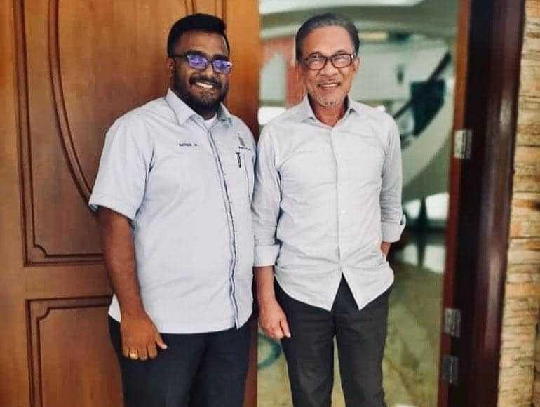 Satees Muniandy, yang dilihat bersama Perdana Menteri Anwar Ibrahim, berkata 'maharaja' tertentu telah berkuasa di Pulau Pinang dan menjejaskan demokrasi. Gambar: Facebook.