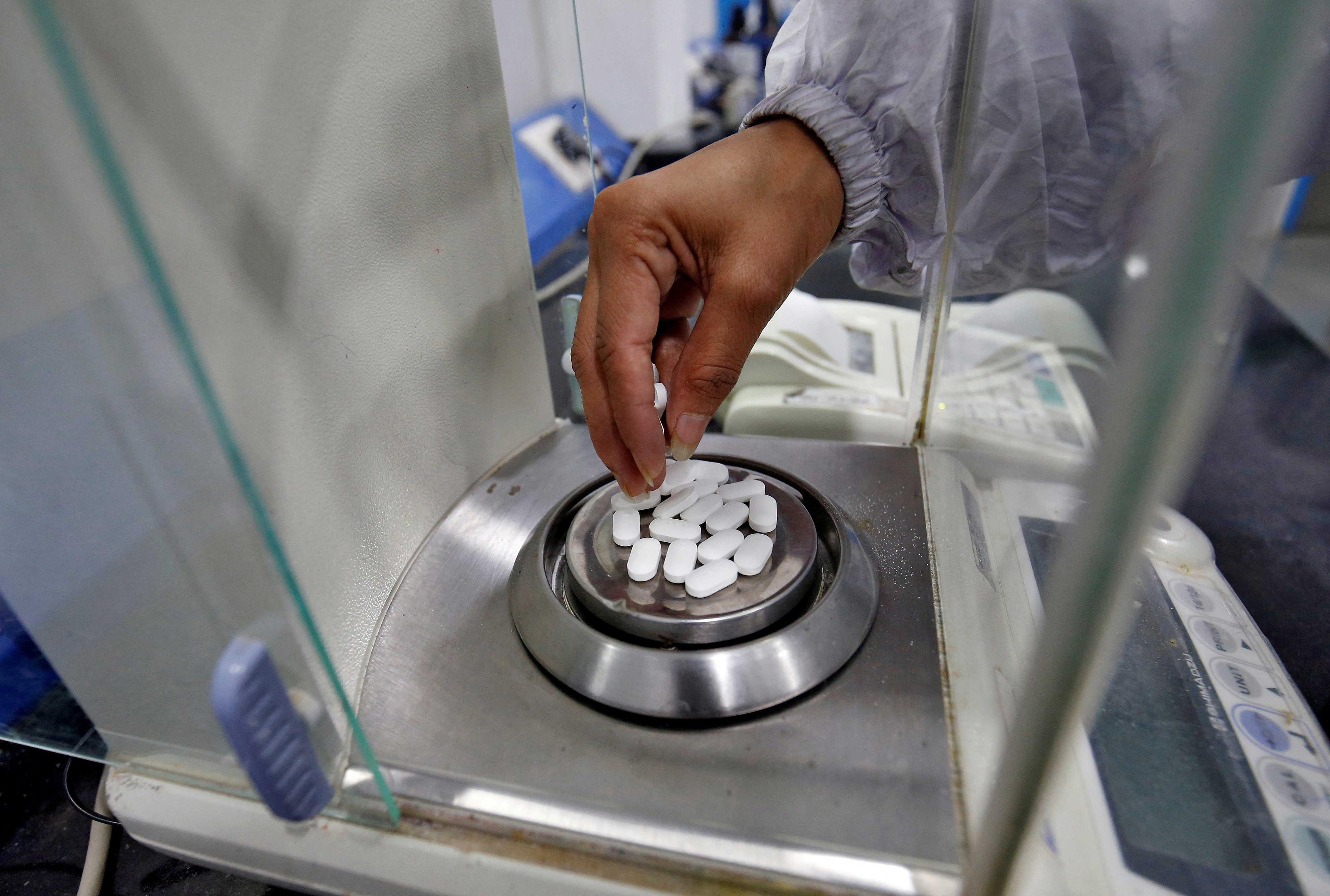 A pharmacist checks the weight of Paracetamol tablets inside a lab of a pharmaceutical company on the outskirts of Ahmedabad, India, March 4, 2020. Photo: Reuters