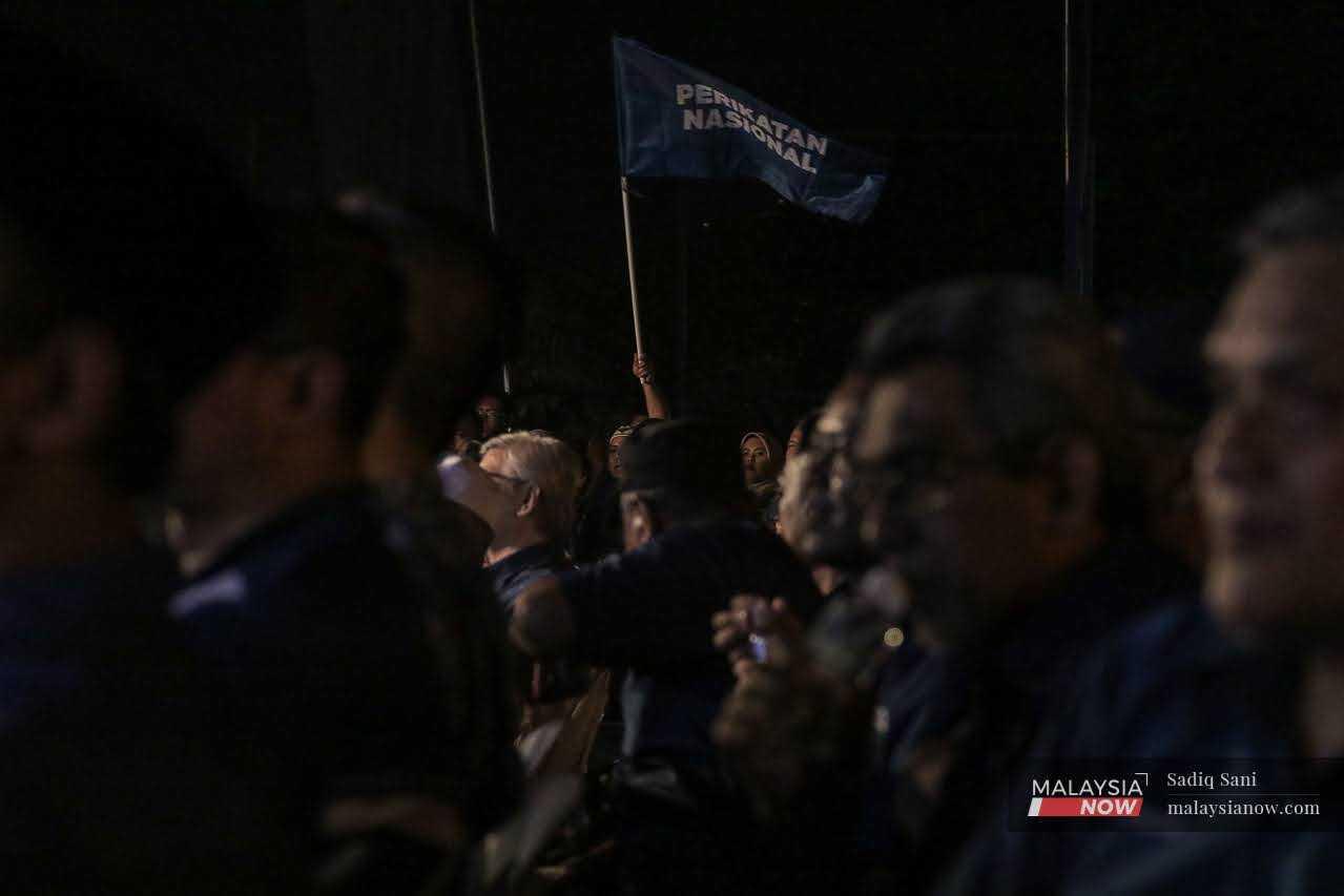 Penyokong bersorak semasa Perikatan Nasional mengumumkan calon untuk pilihan raya negeri akan datang di Taman Medan, Petaling Jaya, 26 Julai.
