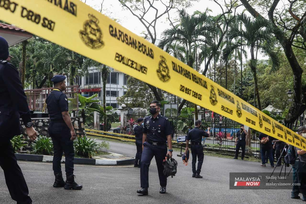 Police officers queue for early voting for the 15th general election at the Bukit Aman police headquarters on Nov 15, 2022.