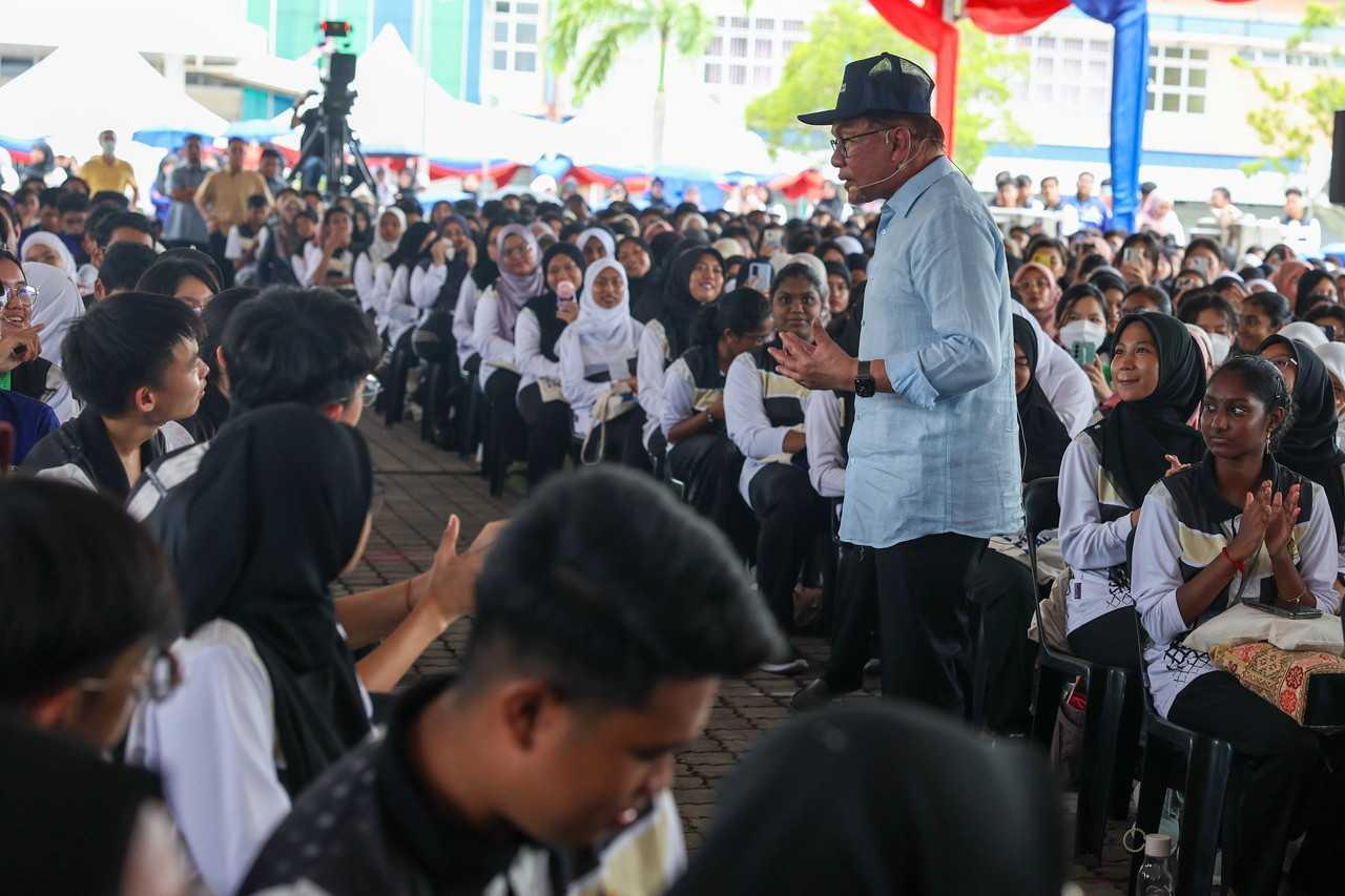 Prime Minister Anwar Ibrahim speaks at an event with students at Kolej Matrikulasi Pulau Pinang in Kepala Batas, Aug 5. Photo: Bernama
