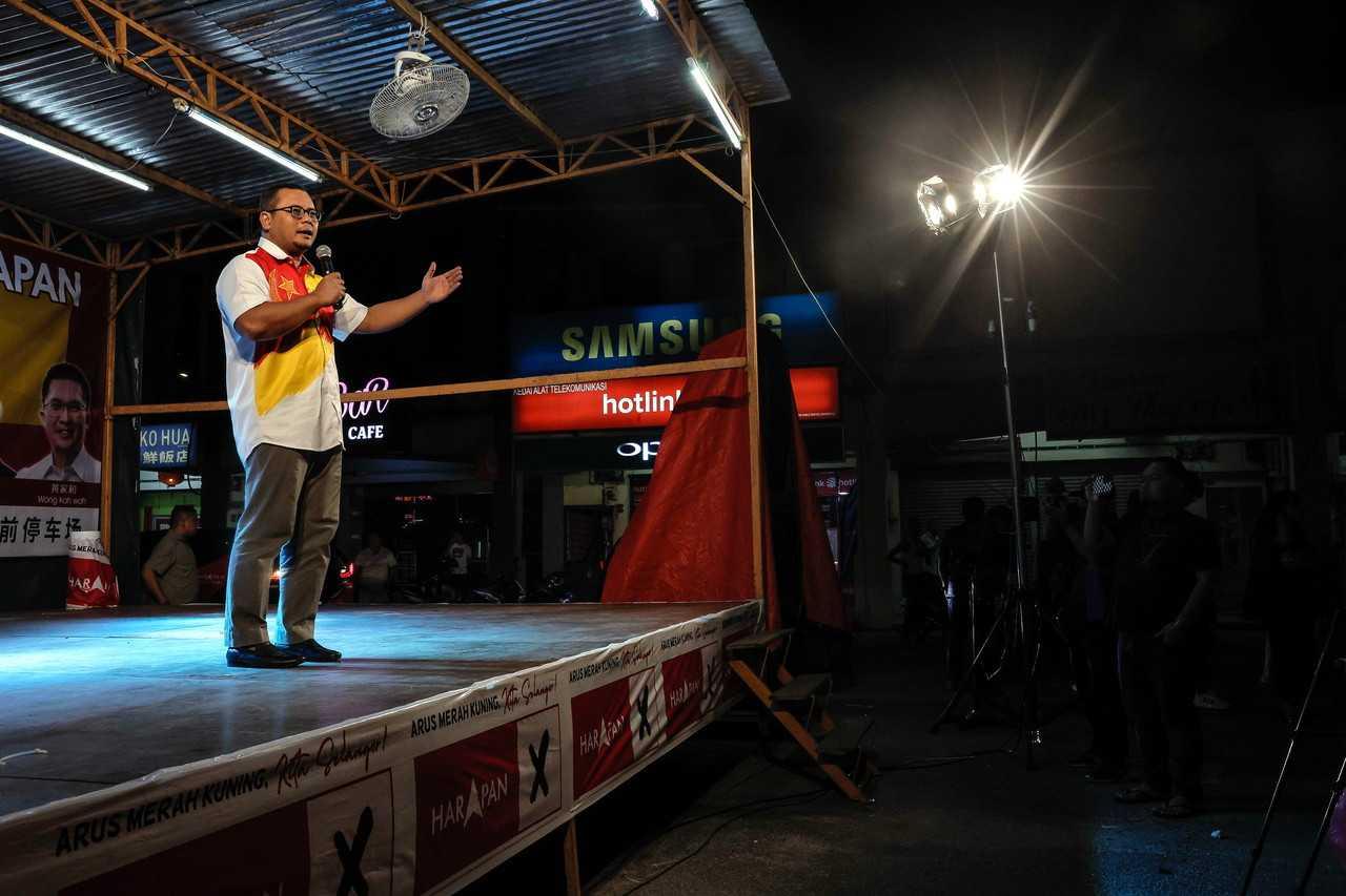 Menteri Besar Selangor Amirudin Shari berucap di Taman Sekinchan Damai, Sekinchan, 8 Ogos. Gambar: Bernama