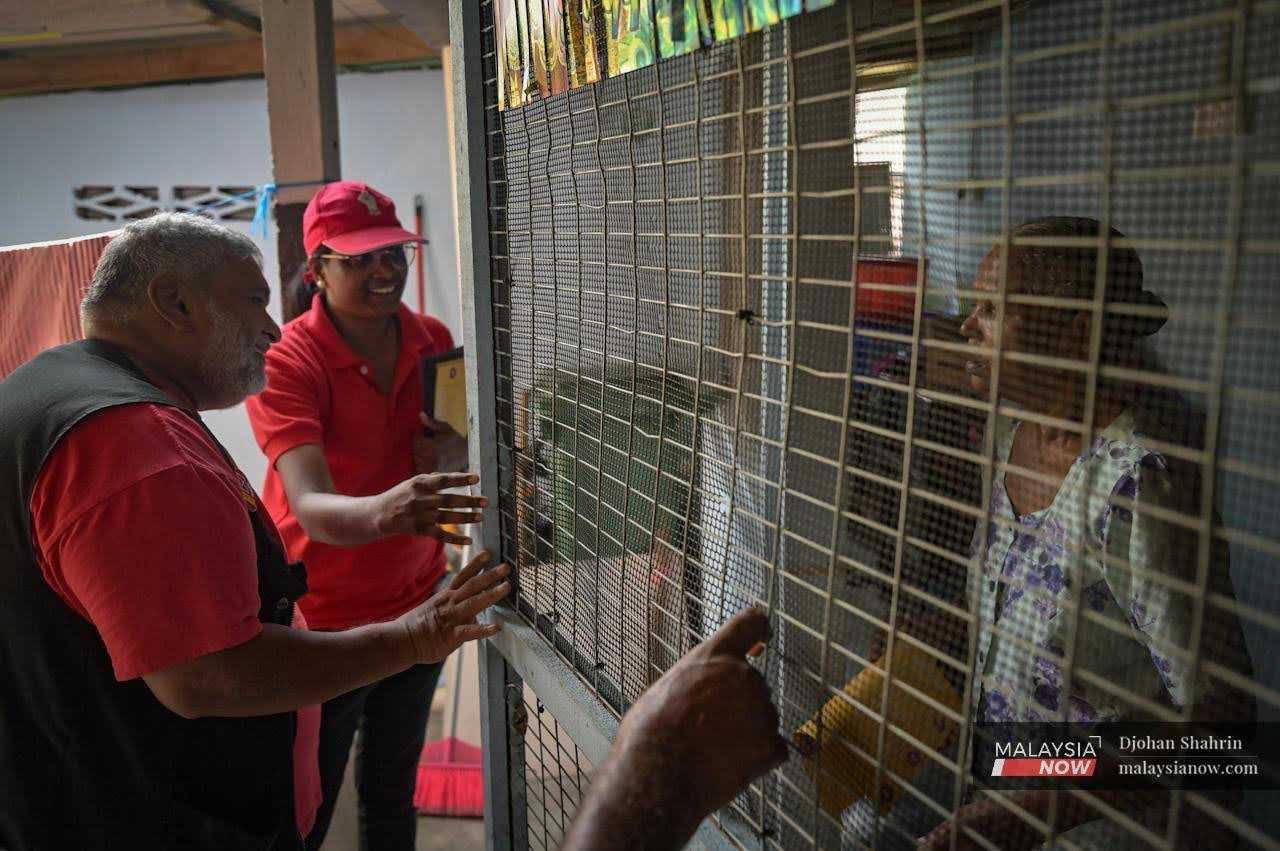 He visits an elderly resident in Jalan Reko. The residents have been slapped with an eviction order, and he has been fighting for the fate of those who have lived here for decades.