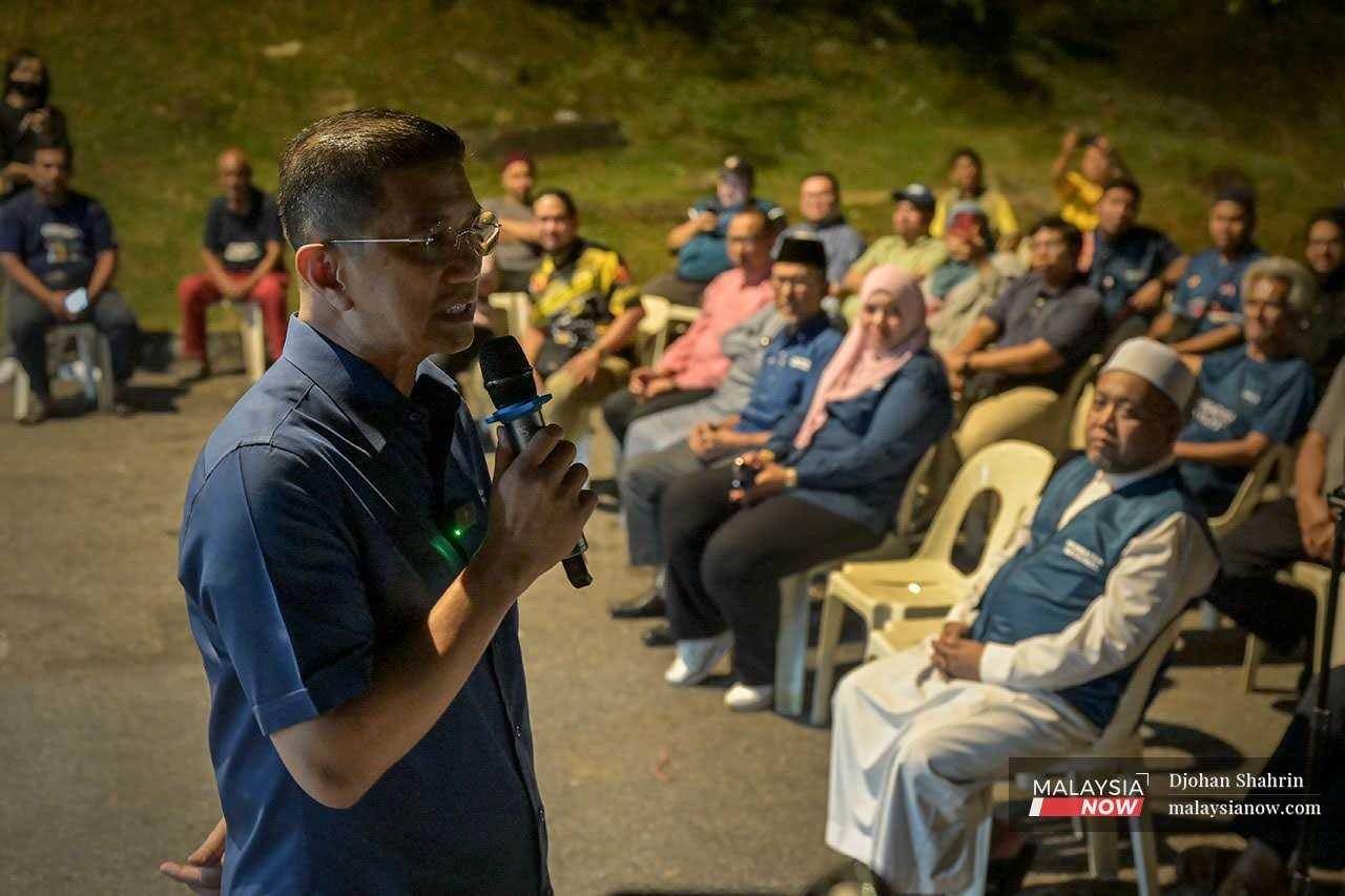 Selangor Perikatan Nasional chairman Mohamed Azmin Ali speaks at a ceramah in Ukay Perdana, Selangor, Aug 5. 

