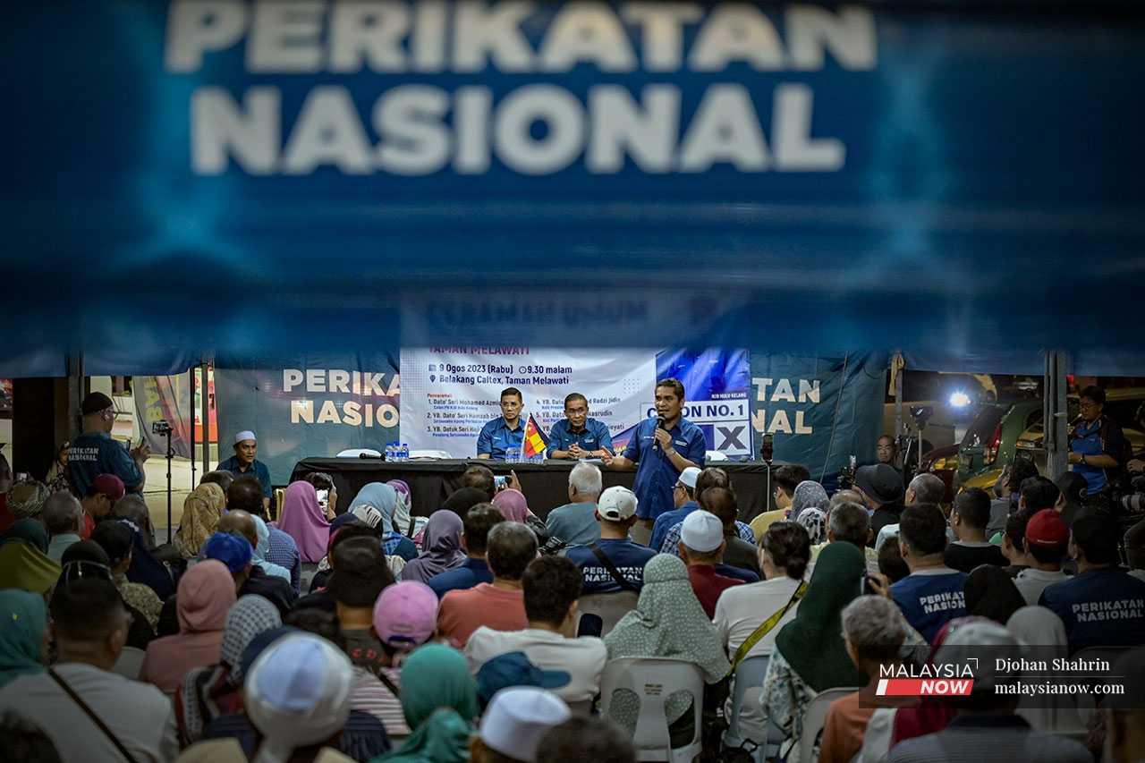 Ahli Parlimen Putrajaya, Radzi Jidin ketika berucap memperkatakan tawaran Perikatan Nasional yang diumumkan yang baik kepada pengundi Selangor.