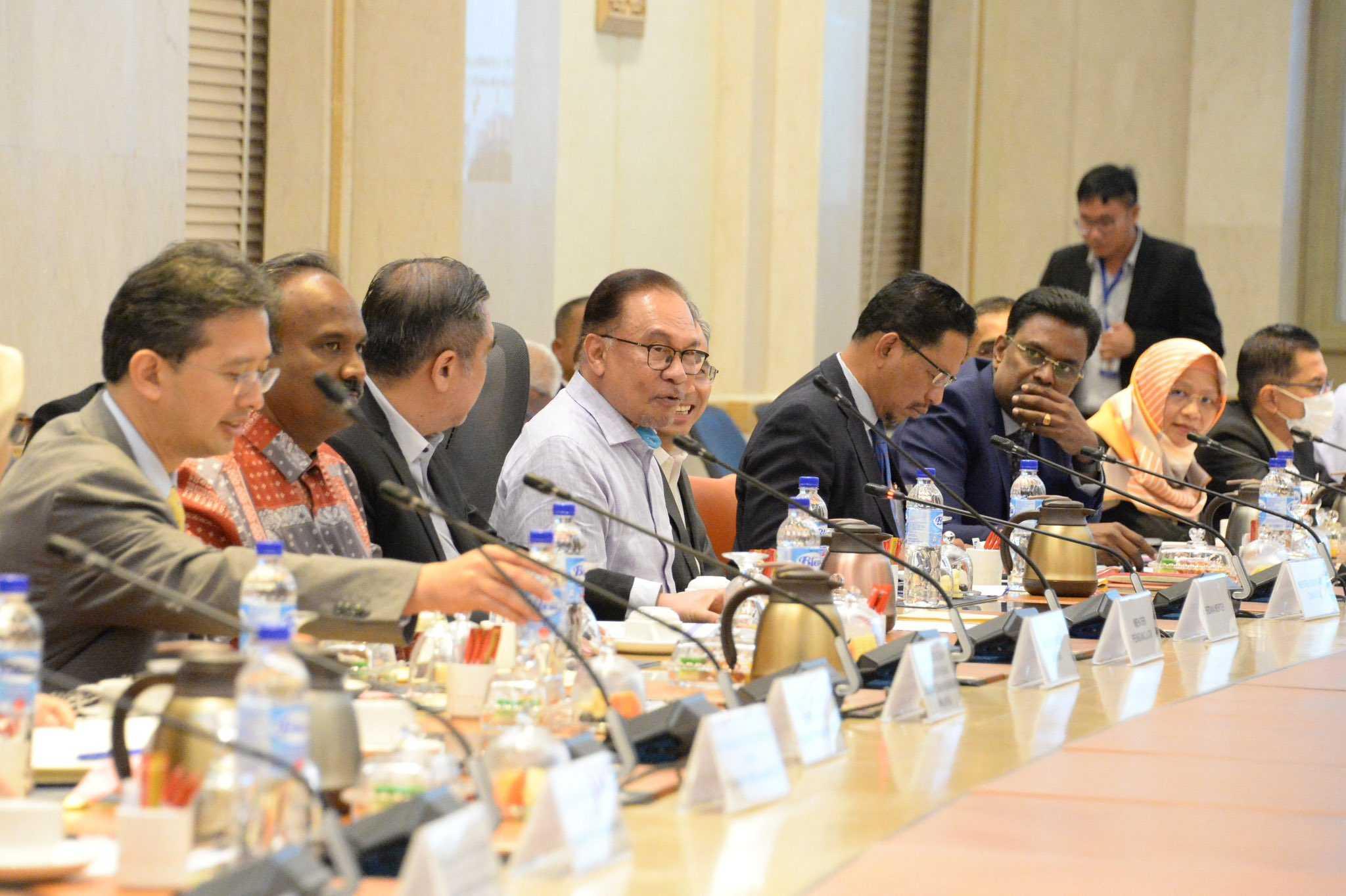 Prime Minister Anwar Ibrahim (centre) in a meeting with representatives of 24 p-hailing service operators, Aug 8. Photo: Twitter