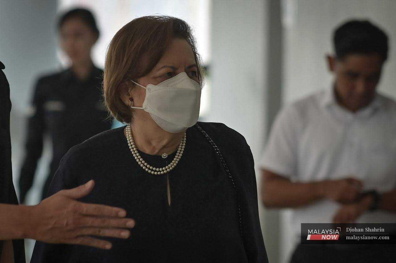 Bekas Gabenor Bank Negara Malaysia (BNM) Zeti Akhtar Aziz hadir menjadi saksi bagi kes 1MDB di Mahkamah Tinggi Kuala Lumpur, 15 Ogos.