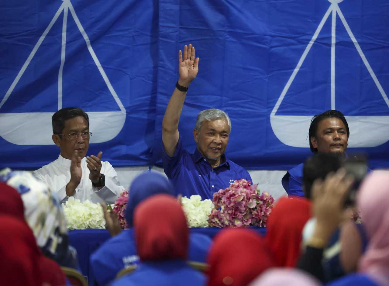 Umno president Ahmad Zahid Hamidi waves at a programme in Desa Seri Pantai, Seremban, Aug 1. Photo: Bernama