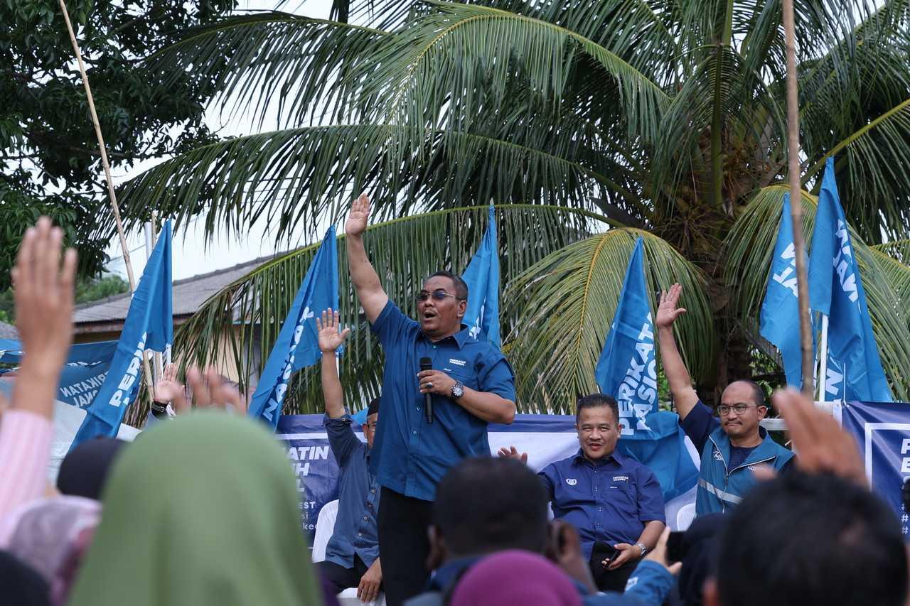 Menteri Besar Kedah Muhammad Sanusi Md Nor menarik perhatian seluruh negara dengan gaya percakapan terus terang dengan dialek utara yang pekat semasa pilihan raya baru-baru ini. Gambar: Bernama