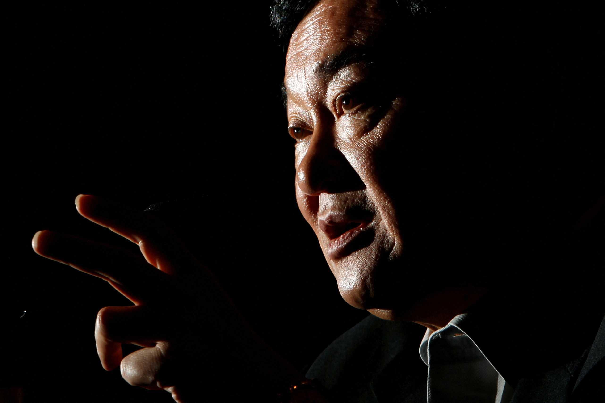 Bekas perdana menteri Thailand Thaksin Shinawatra berucap sewaktu temu bual di Tokyo pada 23 Ogos 2011. Gambar: Reuters