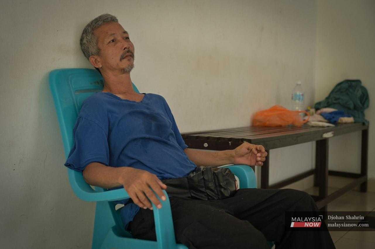 Pang Kam Chun hails from Serendah, Rawang. Fondly known as Ah Kok, the 48-year-old has been grappling with a blood-related ailment, known as lymphoma cancer, since 2021.