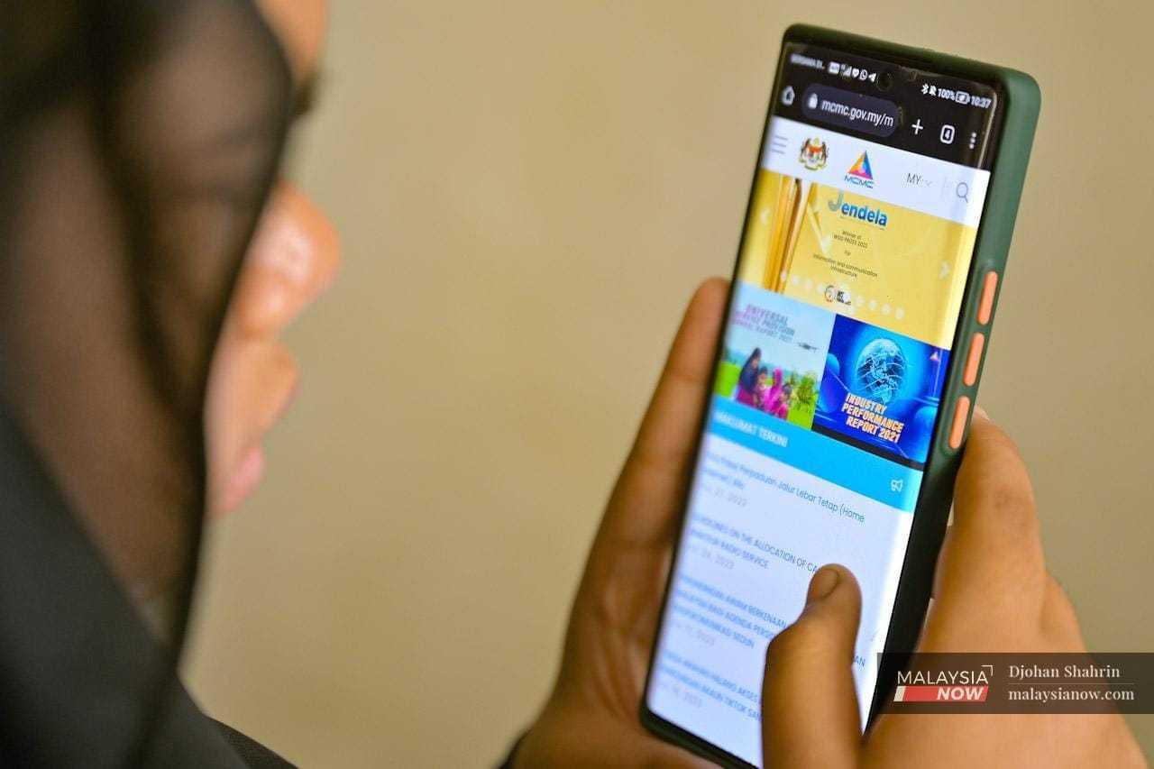 Suruhanjaya Komunikasi dan Multimedia Malaysia (SKMM) berkata ia bertanggungjawab untuk mengawal selia industri komunikasi dan multimedia.