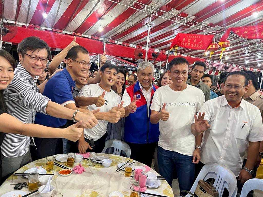 Pengerusi Barisan Nasional Ahmad Zahid Hamidi pada majlis makan malam bersama Pertubuhan Penganut Kuan Yin Taman Perling di Tokong Guan Yin di Johor Bahru, 3 September. Gambar: Facebook