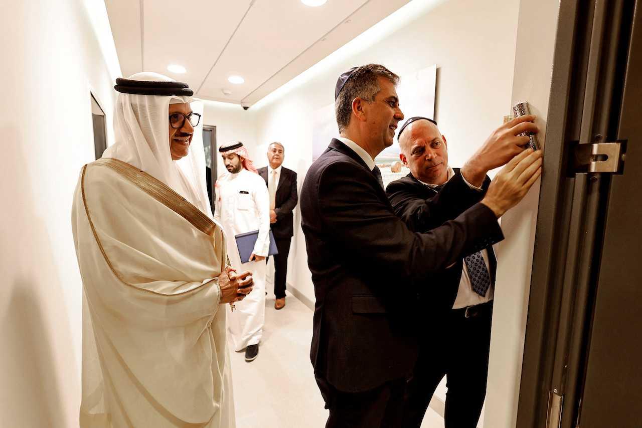 Israel's Foreign Minister Eli Cohen and Bahrain's Foreign Minister Abdullatif bin Rashid Alzayani officially inaugurate the Israeli embassy in Manama, Bahrain, Sept 4. Photo: Reuters