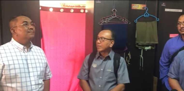 Kedah Menteri Besar Muhammad Sanusi Md Nor (left) inspects a hostel for Malaysian students in Cairo, Egypt.